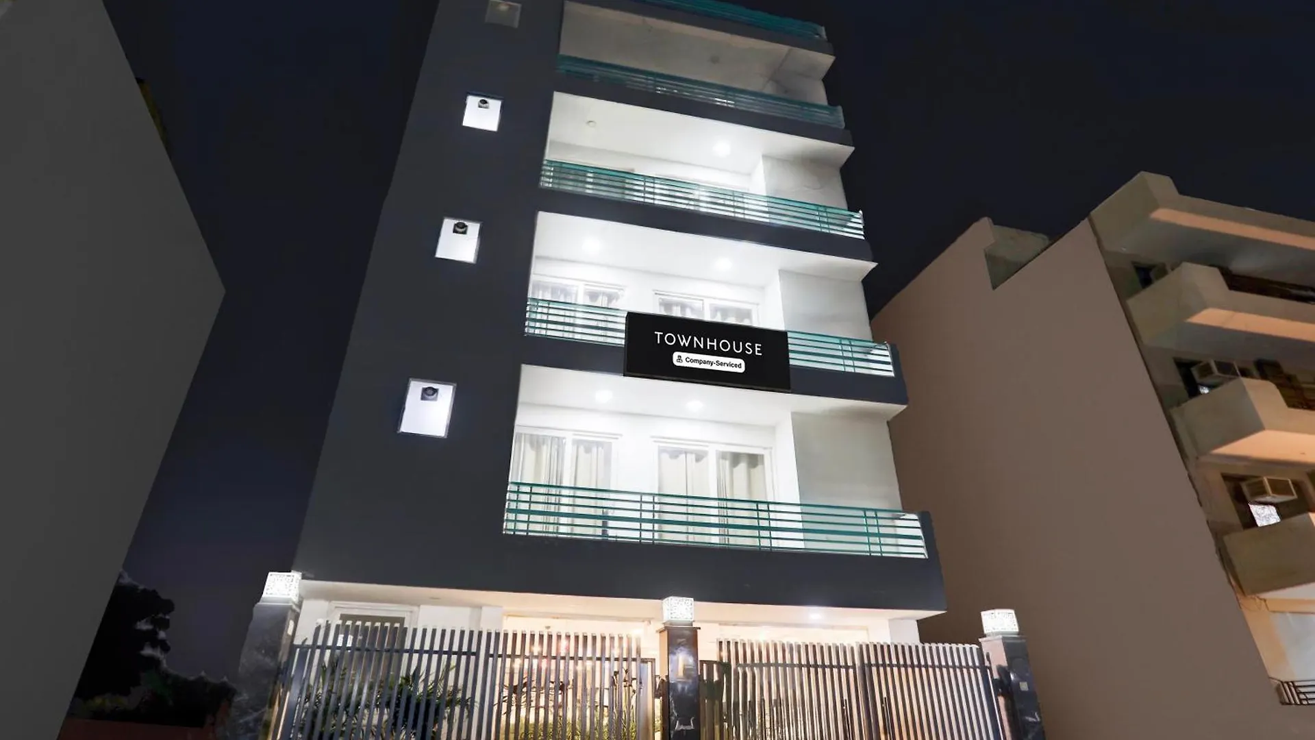 Super Townhouse Sector 52 Near Artemis Hospital Hotel Gurgaon