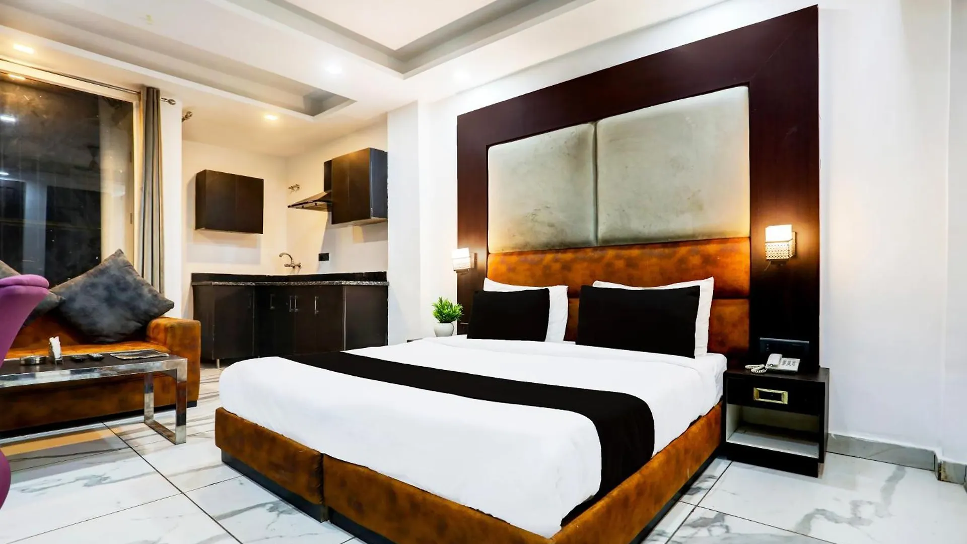 Super Townhouse Sector 52 Near Artemis Hospital Hotel Gurgaon
