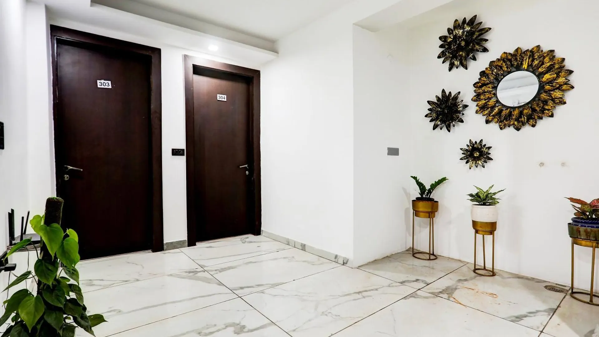 Super Townhouse Sector 52 Near Artemis Hospital Hotel Gurgaon