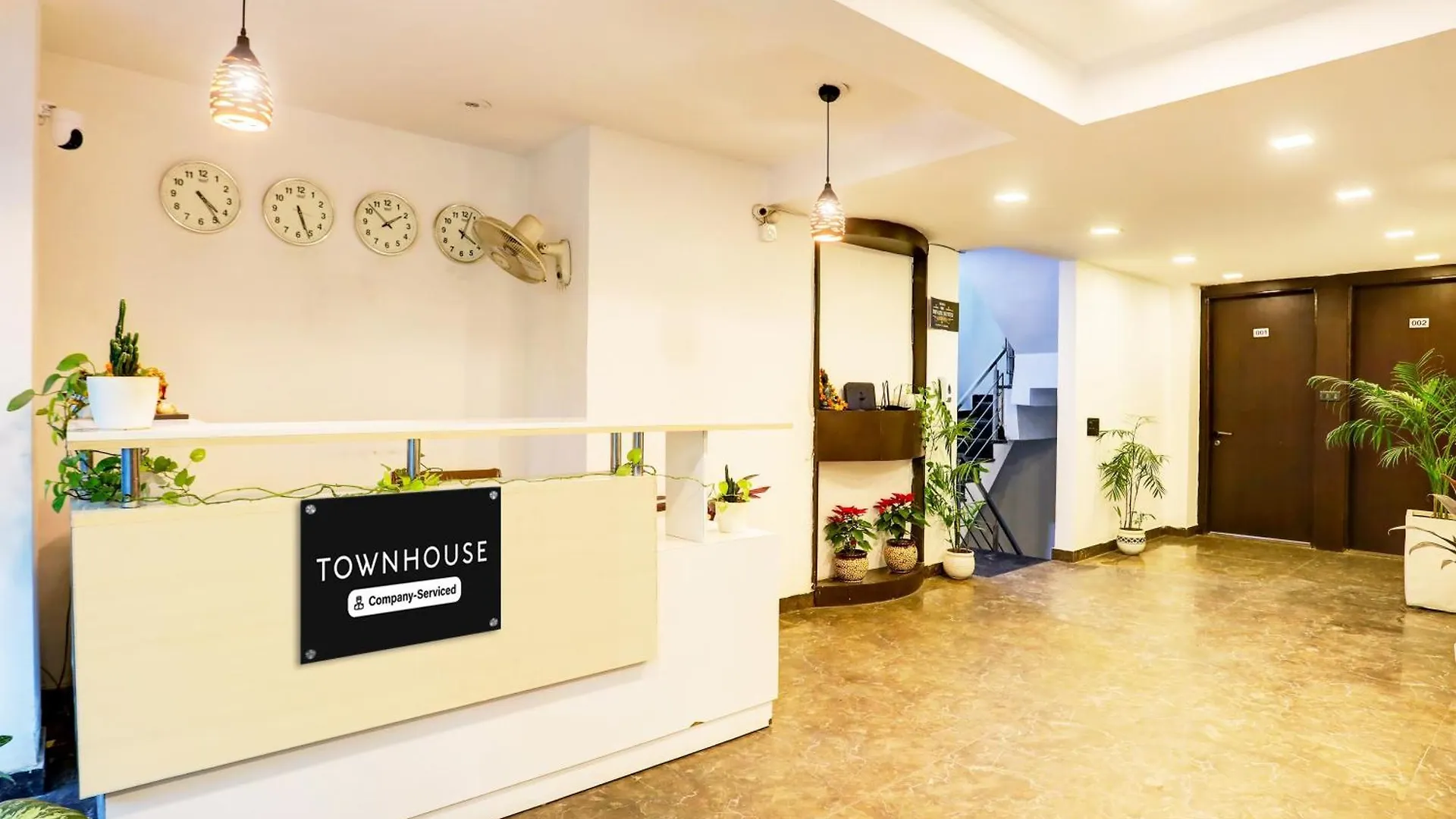 Super Townhouse Sector 52 Near Artemis Hospital Hotel Gurgaon