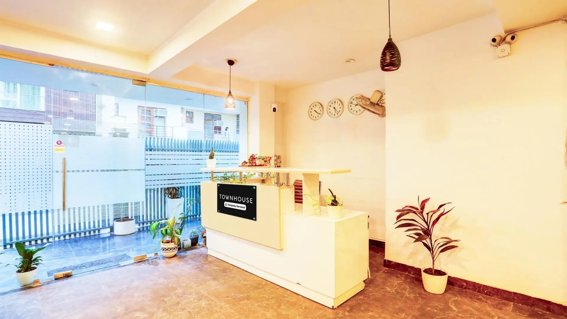 Super Townhouse Sector 52 Near Artemis Hospital Hotel Gurgaon