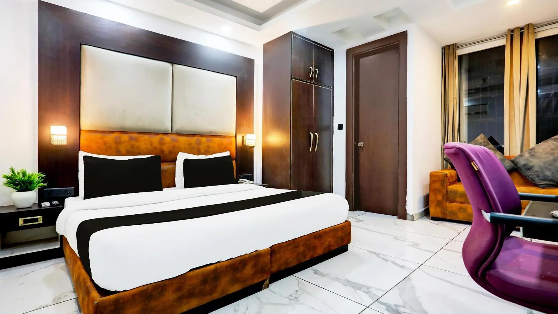 Super Townhouse Sector 52 Near Artemis Hospital Hotel Gurgaon 0*,