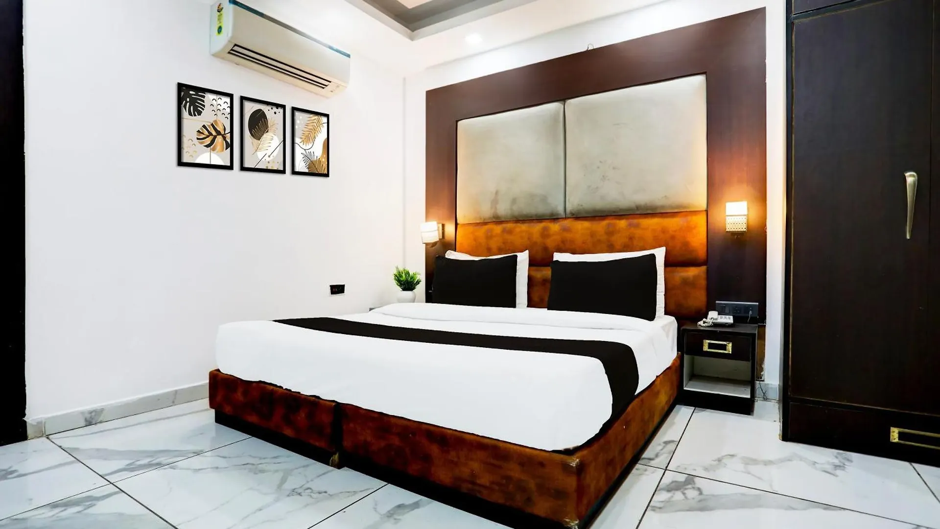 Super Townhouse Sector 52 Near Artemis Hospital Hotel Gurgaon